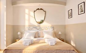 Eccelsoleccese Boutique B&B - steps from the Historic Center